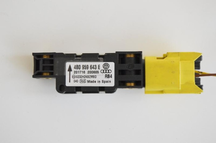 Senzor de impact dreapta spate AUDI A3 8P1 2005 OEM: 4B0959643E 1666600