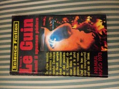 Ursula K. Le Guin Lumii ii spuneau padure - roman SF