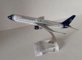 Macheta avion Boeing 767-300ER Blue Panorama - 1/320, 1:220