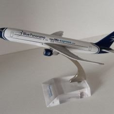 Macheta avion Boeing 767-300ER Blue Panorama - 1/320