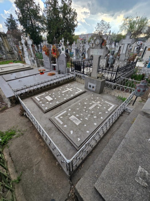 Doua locuri de veci in cimitirul Armenesc Braila