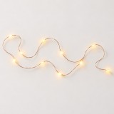 Cumpara ieftin Instalatie de Craciun alb cald 1 m, 10 LED-uri, fir de cupru, baterii CR2032 incluse, pentru interior, IP20