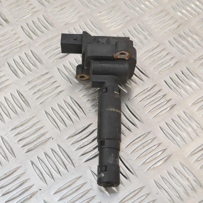 Bobina de inducție de &amp;icirc;naltă tensiune MERCEDES-BENZ C W204 2009 OEM: A00015025800040100072 1300696 foto
