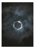 Tablou Canvas, "Eclipsa sub cer &icirc;nnorat", Eclipsă, Mister, &Icirc;ntuneric, Lumină, Cer, Nori, Cercul, Fenomen, Natură, Cosmic., 26 x 39 cm, CMCLASS