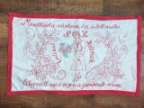 # Peretar vechi cusut de mana pe panza, cu ate colorate, cu text in limba maghiara, Transilvania, 79x49cm