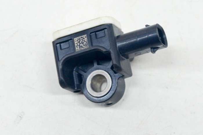Senzor de impact dreapta față MASERATI GHIBLI M157 2015 OEM: 56054085AA,A1668210151 | 12162572