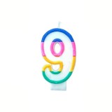 Cumpara ieftin Lumanare aniversara cifra 9 alba 4,8 cm, decor multicolor, parafina, fitil din bumbac si suport din plastic pentru fixare in tort