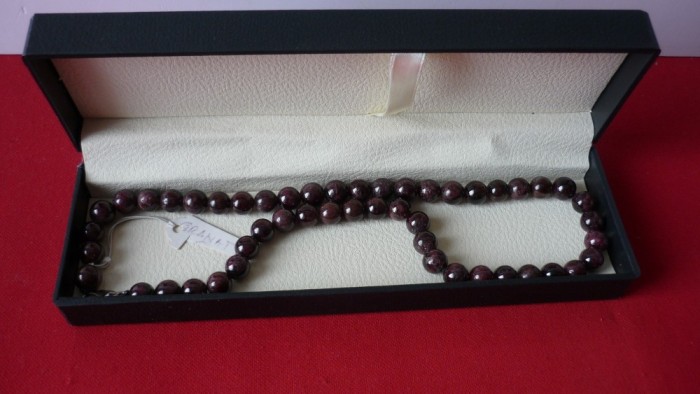 COLIER GRANAT 42 cm.