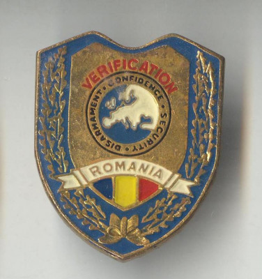 Insigna militara Romania - Disarmament - Confidence Security foto