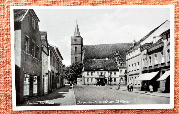 Bernau bei Berlin. Burgermeisterstrasse mit St. Marien - Necirculata