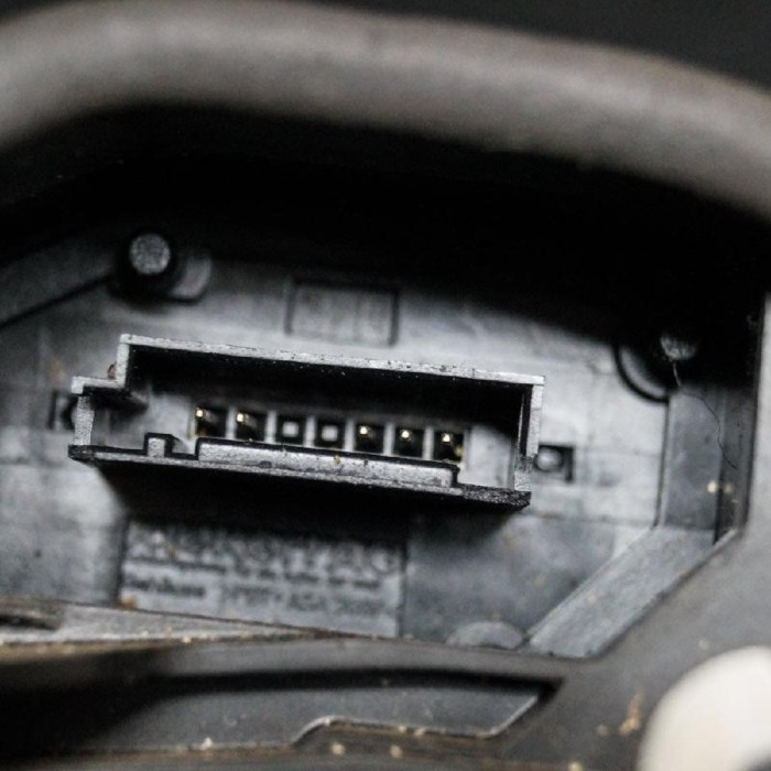 &Icirc;ncuietoare ușă dreapta spate BMW 5 E60 2005 OEM: 7167076 1748621