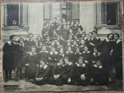 Fotografie de clasa cu directoarea, Scoala Secundara de Fete din Braila 1922 foto