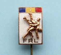 Insigna - FEDERATIA ROMANA DE LUPTE foto