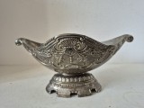 Fructieră vintage / Fructieră cu picior din metal argintat, model baroc (26 x 14 x 12 cm)