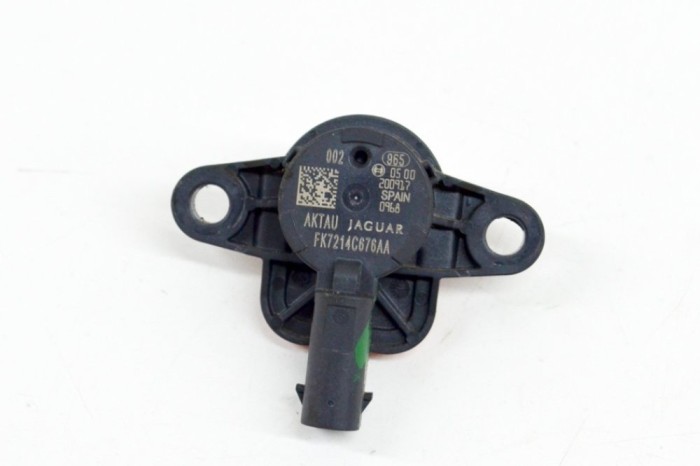 Senzor de impact st&acirc;nga față JAGUAR F-PACE X761 2020 OEM: FK72-14C676-AA | 14039055