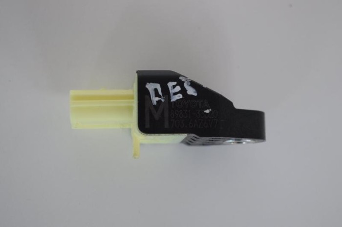 Senzor de impact lateral dreapta TOYOTA IQ _J1_ 2010 OEM: 89831-33020 1632183