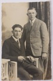 Fotografie de epoca, barbati la costum