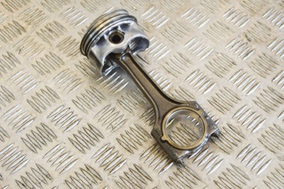 Piston AUDI A4 8K2, B8 2010 OEM: 06H107065BK,06J198401F 11233652 foto