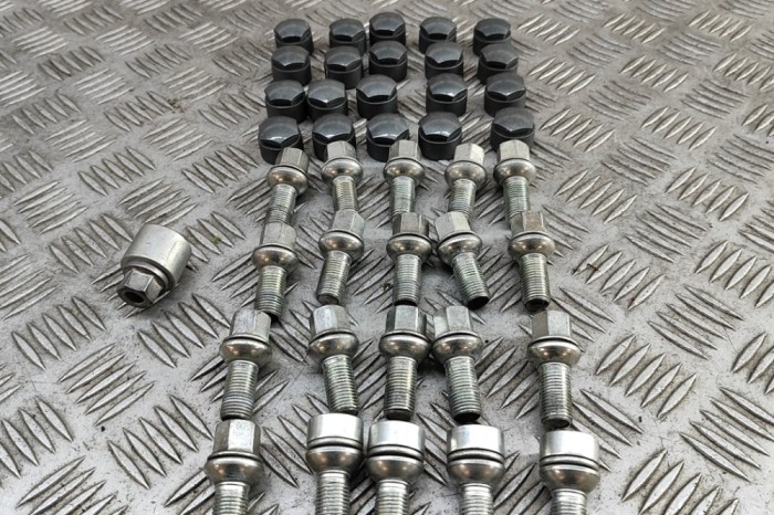 Set prezoane roata AUDI Q4 SUV F4B 2024 OEM: 4M0601173D,WHT002438,4F0698139B 31095396