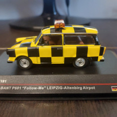 Macheta TRABANT 601 FOLLOW ME LEIPZIG ALTENBIRG AIRPORT - Ist Models, 1/43.