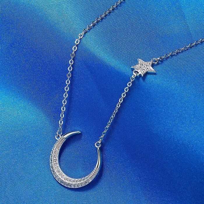 Eleganță Cosmică: Colier - Lantisor- Argint 925 cu Lună &Icirc;ncrustată și Stea