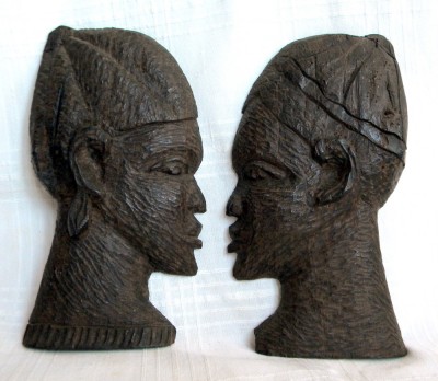 Set 2 sculpturi etnice africane Etiopia, profiluri cuplu, altorelief lemn abanos foto