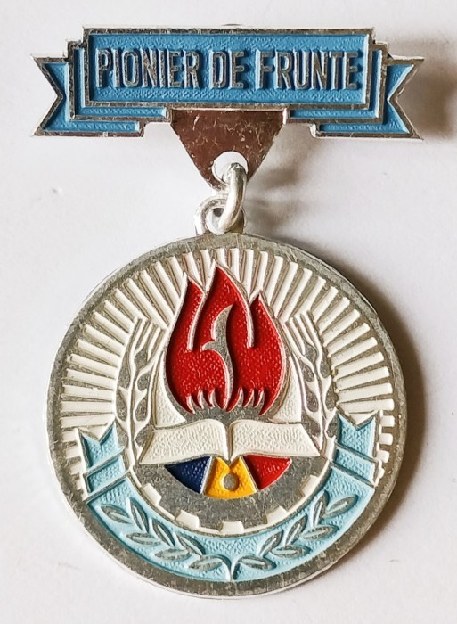 INSIGNA PIONIER DE FRUNTE ALUMINIU VOPSIT VARIANTA MICA DIAMETRU 28 MM PIONIERI PIONERESC IMPECABILA ( CITITI DESCRIEREA )