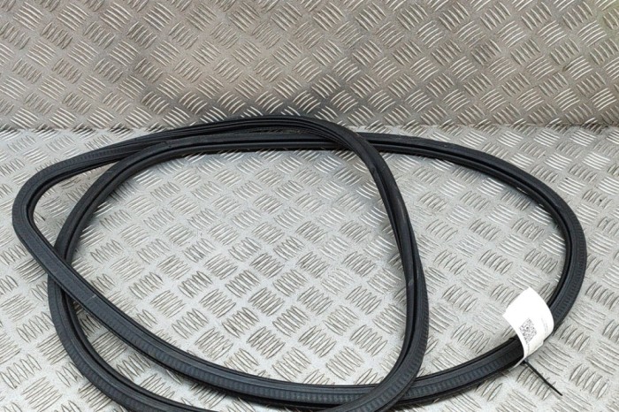 Garnitura ușă dreapta față PORSCHE MACAN 95B 2015 OEM: 95B831721,95B.831.721 | 27396595