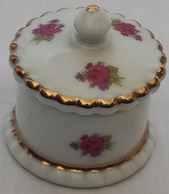 Cutiuta portelan foto