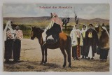 FEMEI IN COSTUME POPULARE SI UN BARBAT CALARE PE CAL , CARTE POSTALA , INTERBELICA