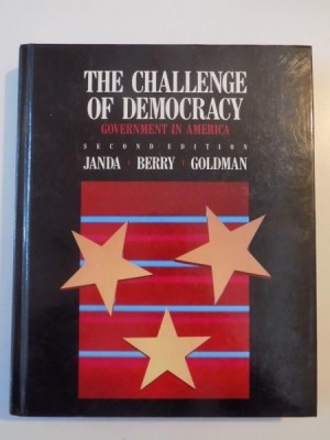 THE CHALLENGE OF DEMOCRACY , GUVERNMENT IN AMERICA by KENNETH JANDA , JEFFREY M BERRY , JERRY GOLDMAN foto
