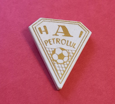 Insigna fotbal - FC PETROLUL PLOIESTI (anii `80) foto