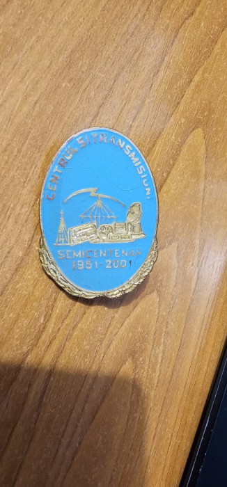 INSIGNA CENTRUL 51 TRANSMISIUNI SEMICENTENAR 1951-2001 .
