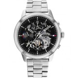 Ceasul Tommy Hilfiger Henry pentru bărbați, cu cronograf, cu diametrul de 44 mm, are baterie și brățară metalică de culoare argintie, cod 1710477.