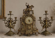 Superba garnitura de semineu din bronz masiv Baroc ,piese cu o lucrătură de o foarte mare finețe ,mecanism ceas Quartz