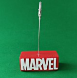 Suport Marvel cu braț rigid și clema crocodil, memo bilețele, fotografii, accesorii. Baza rășină grea 7.7cm /3 cm litere &icirc;n pozitiv fir metalic 7 cm