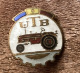 QW9 N9 48 - insigna - tematica tehnica - Uzina de tractoare Brasov - UTB