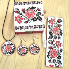 Set cadou cutie bijuterii semn carte din lemn cu model traditional 133329
