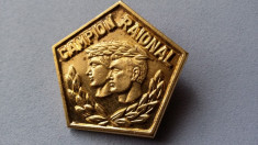 Insigna Campion Raional Romania insigna sportiva circa 1950, placata cu aur foto