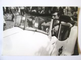 Rară! Fotografie originală 172 x 113 mm din anii 80 cu automobil de epoca participant la Raliul Automobile de Epoca, Alb-Negru, Romania de la 1950, Transporturi