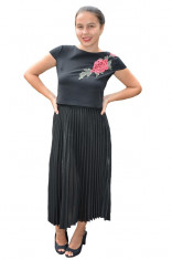 Fusta Ximena lucioasa, model plisat, nuanta de negru foto