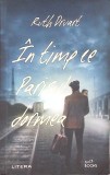 In Timp Ce Parisul Dormea - Ruth Druart, Litera 2021, Roman, 521 Pagini, Buzz Books