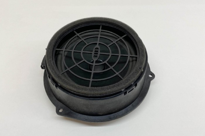 Difuzor ușă st&acirc;nga spate AUDI Q3 8U 2016 OEM: 8R0035415 11470582
