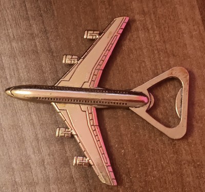 D2 - Magnet frigider - tematica aviatie - avion - desfacator bere - 1 foto