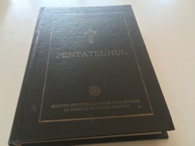 BIBLIA COMENTATA- PENTATEUHUL SAU CELE CINCI CARTILE ALE LUI MOISE. VERSIUNE DUPA SEPTUAGINTA DE IPS BARTOLOMEU ANANIA. EDITURA IBM AL BOR 1997 foto