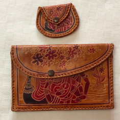 Doua portofele de dama din piele naturala decoratiuni grecesti