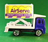 Aircraft Catering Service Maistro 2001, vintage, Made in China. Diecast, carcasă metalică, bena mobila pe vertical, autocolant, jante cromate X