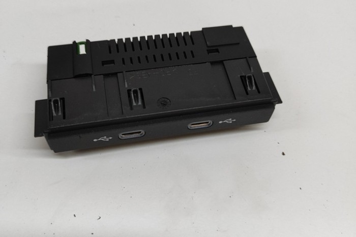 USB VW TIGUAN AD1 2024 OEM: 5NA035700 28260247