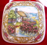 CUTIE MUZICALA PORTELAN ENGLEZESC HERITAGE HOUSE IN EDITIE LIMITATA DESIGN R.LEWIS VALENTINE SERENADES STAR DUST