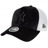 Cumpara ieftin Capace de baseball New Era New York Yankees Velour Trucker Cap 60435005 negru